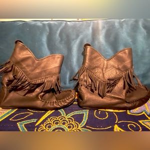 Minnetonka fringe leather black bootie  brand new